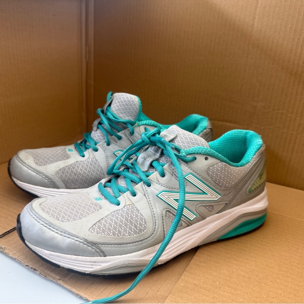 New Balance Women's Shoes in Gray and Teal